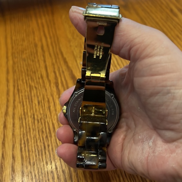 Michael Kors Watch with tortoise shell band - Picture 2 of 3